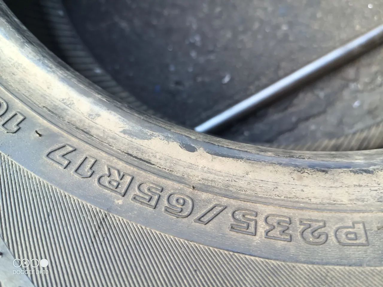 01 pneu aro 17 Hankook 235/65/17 bom para suv - Foto 2