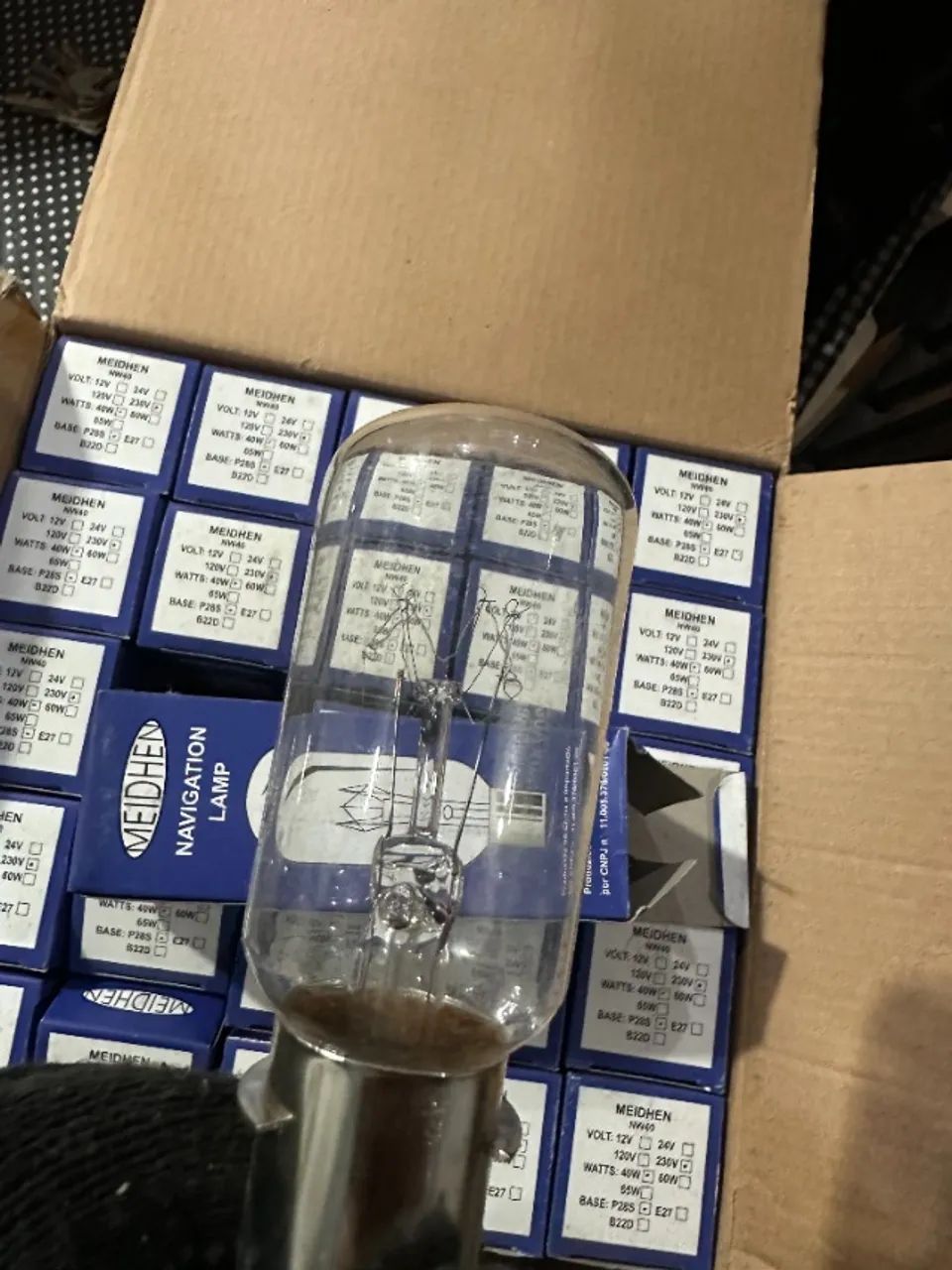 Lâmpada navegação 60W P28S 220v - Foto 5