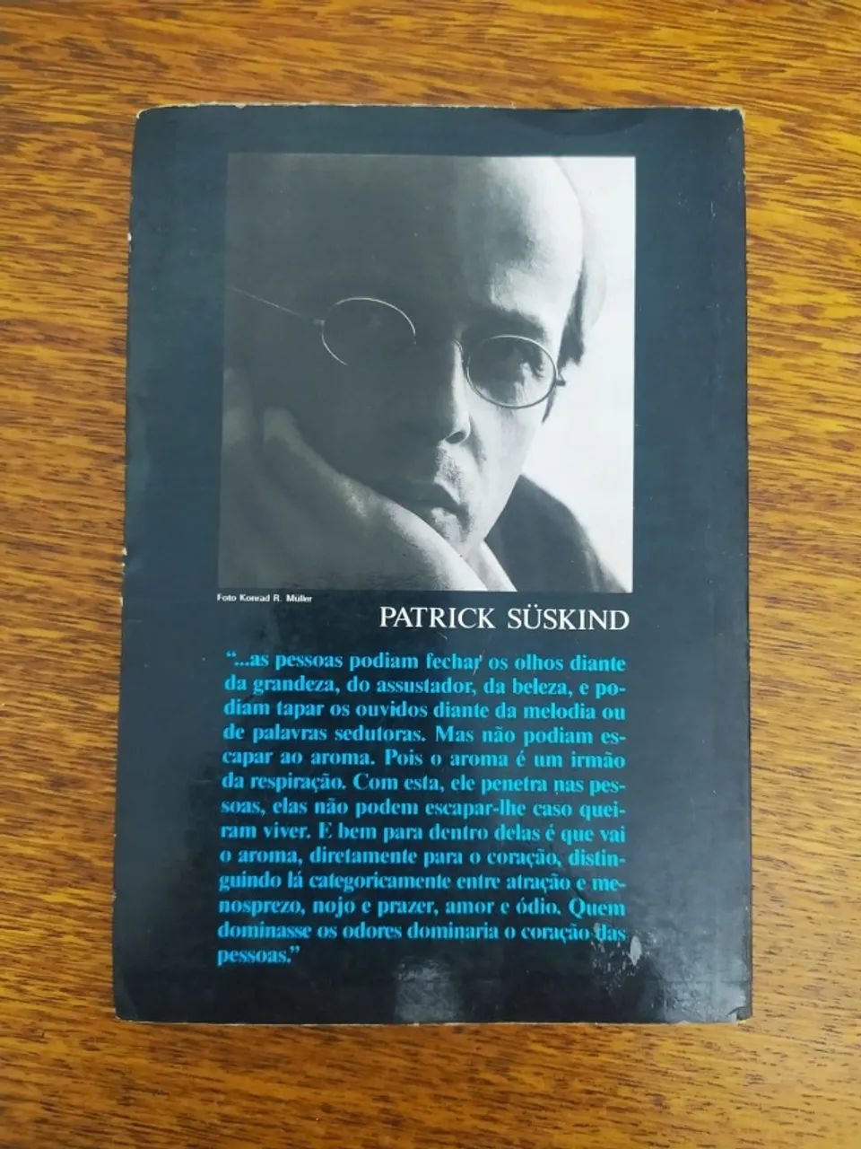 Livro O Perfume De Patrick Suskind - Foto 2