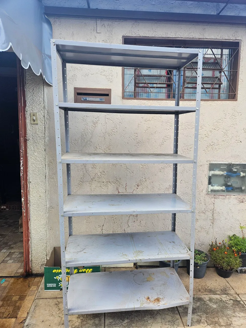Estante de aço