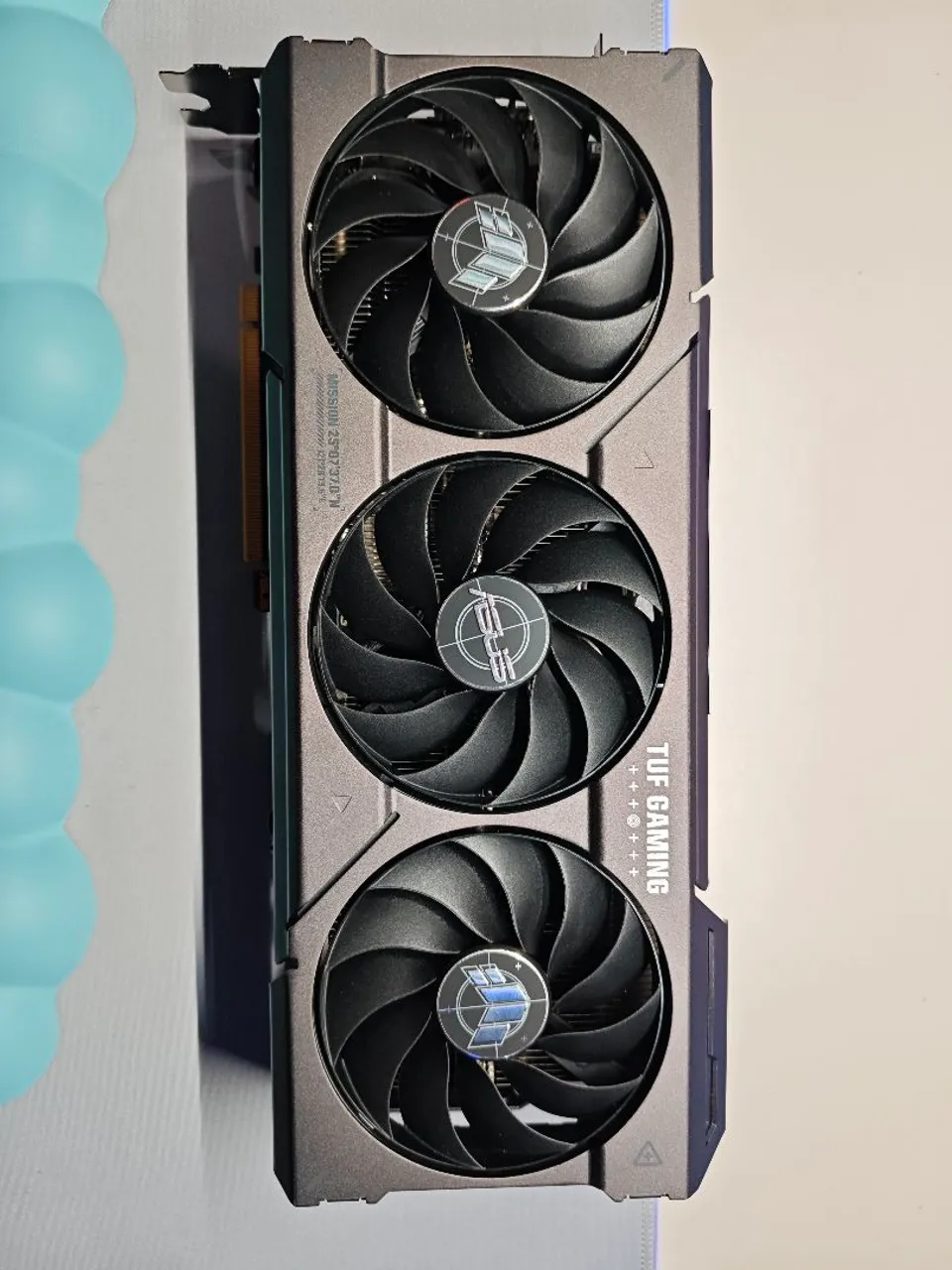 Placa de Vídeo ASUS TUF 4060 Ti excelente estado.