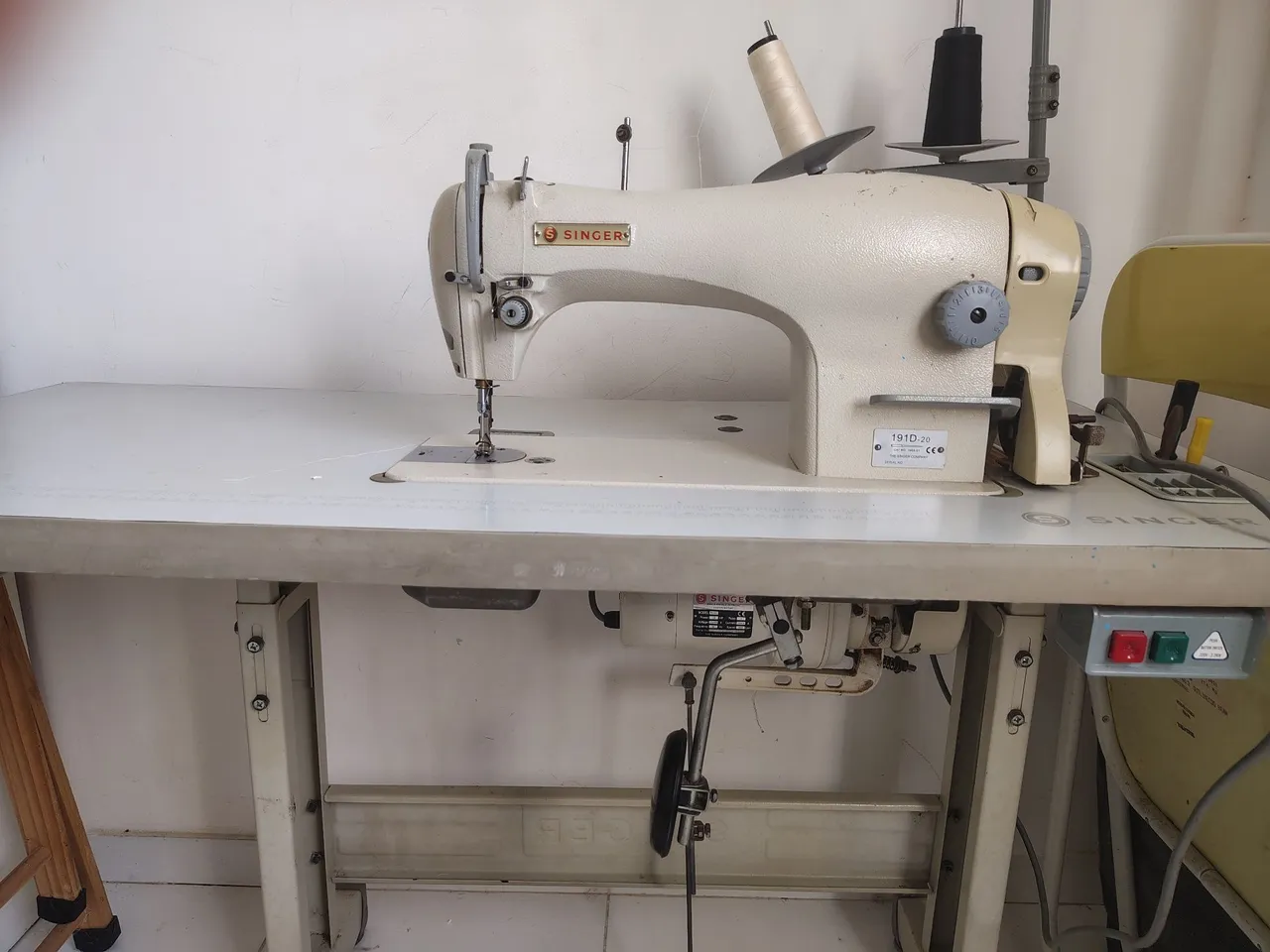 Máquina de Costura Industrial Singer