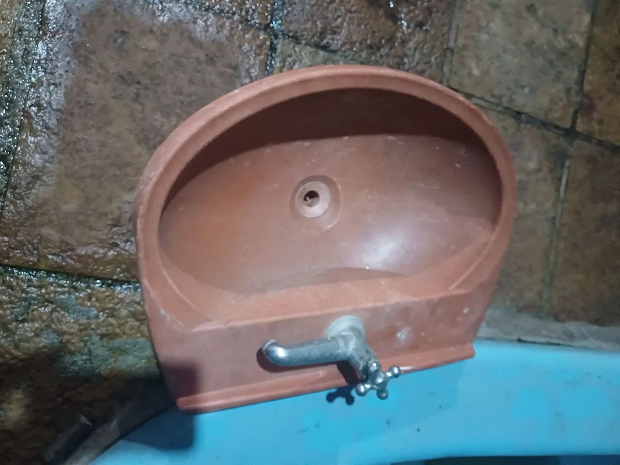 Lavatório plástico com torneira, válvula, e engate  - Foto 2