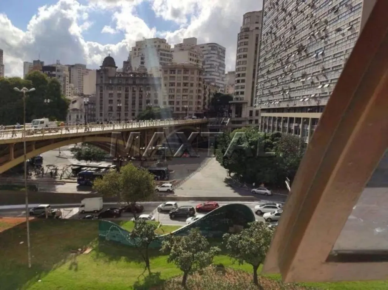 Sala comercial para alugar, com 108m² na Avenida Prestes Maia, Centro de São Paulo.