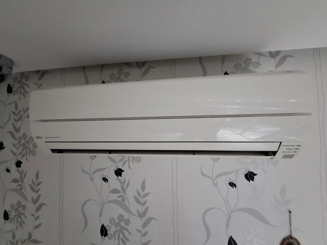 Ar Condicionado Split 9000 BTU Quente/Frio - Inverter - FUJITSU - 220v - ASBA09LGC