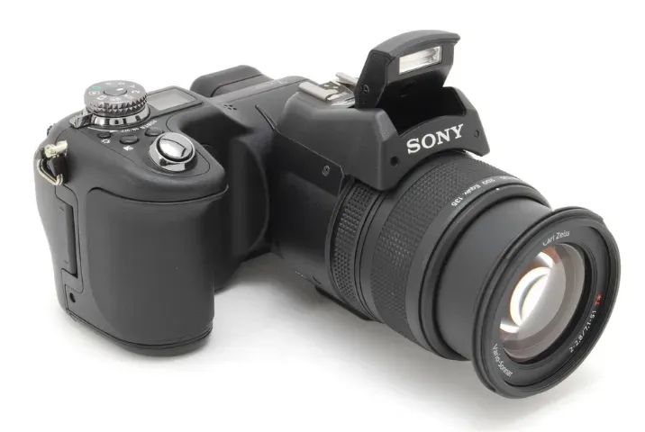 Câmera Digital Sony CyberShot DSC-F828 8MP Com Fonte de Alimentação e Cartão de memoria