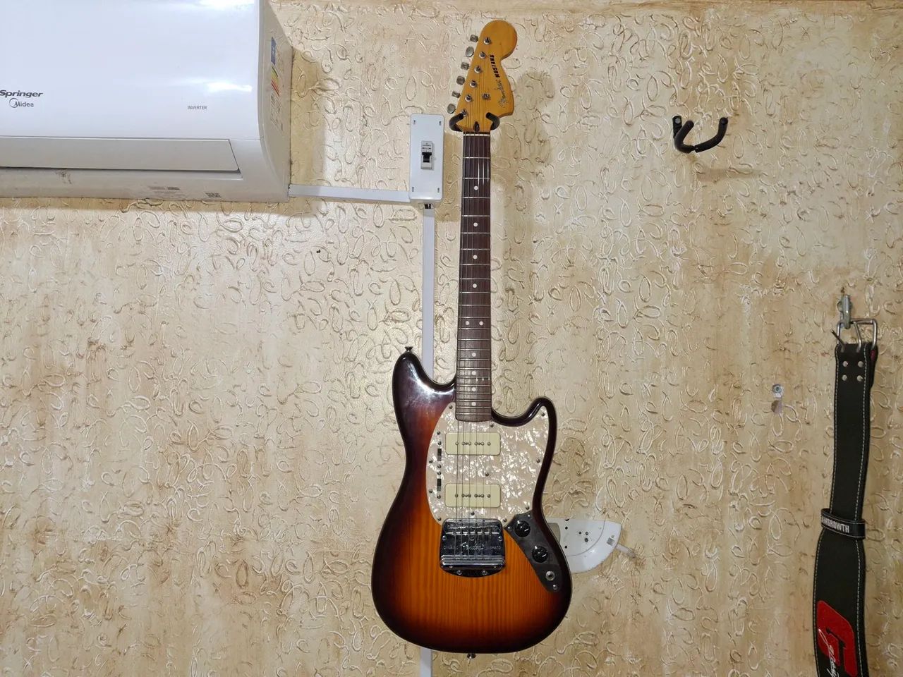 Guitarra Fender Mustang Modern Player