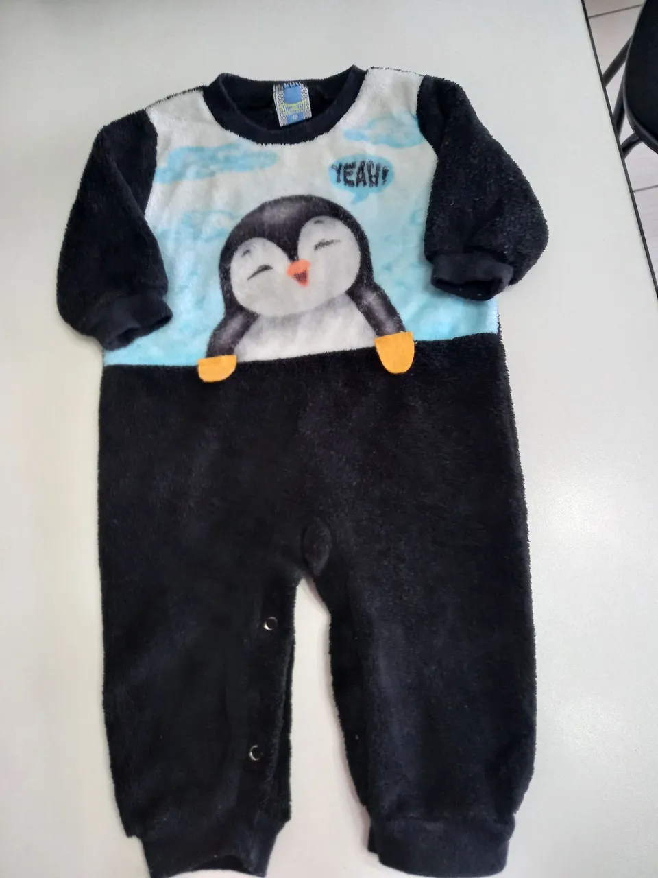 Macacão de pinguim super fofo para bebê