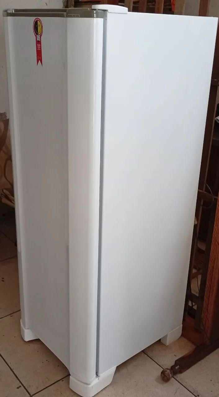 Geladeira esmaltec de 255 litros usada barata - Foto 2