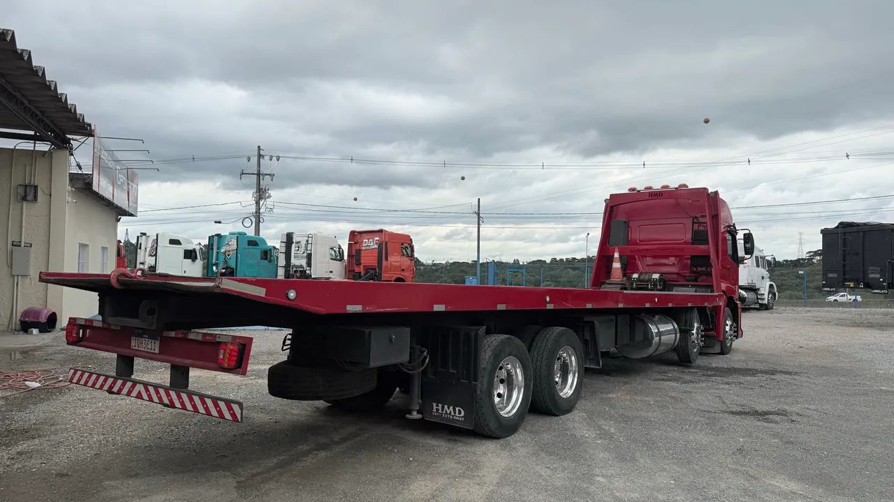 VW constellation 320 4 eixo com plataforma hidráulica nova  - Foto 3