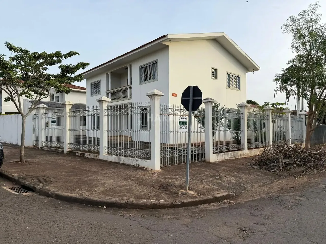 Sobrado para Venda em Maringá, Jardim Monte Carlo, 5 dormitórios, 1 suíte, 3 banheiros, 4