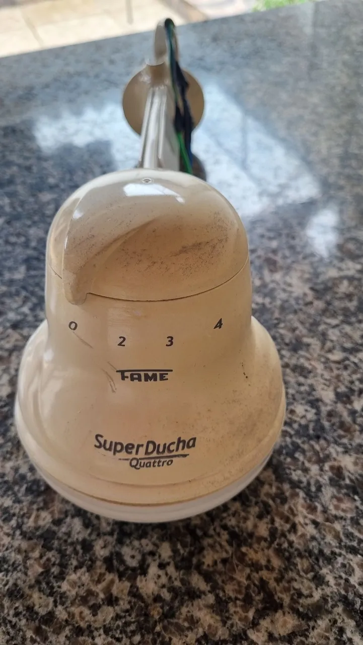 Chuveiro Elétrico Super Ducha Quattro FAME