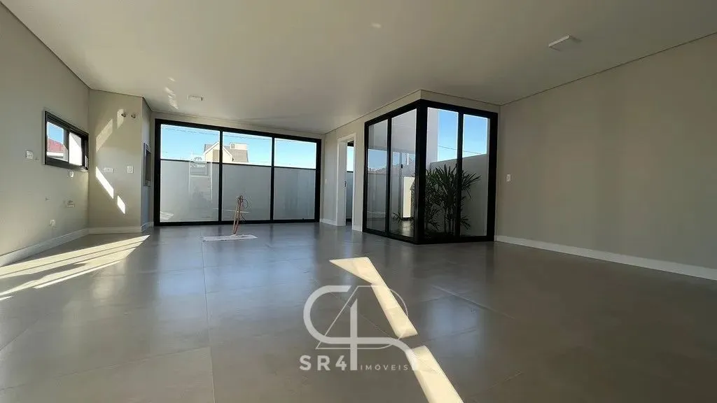 Sobrado à Venda no Santa Cândida