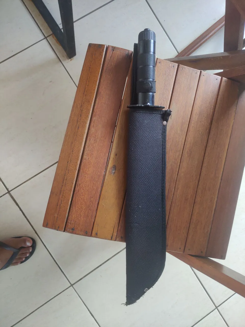 Faca de Acampamento com Bainha