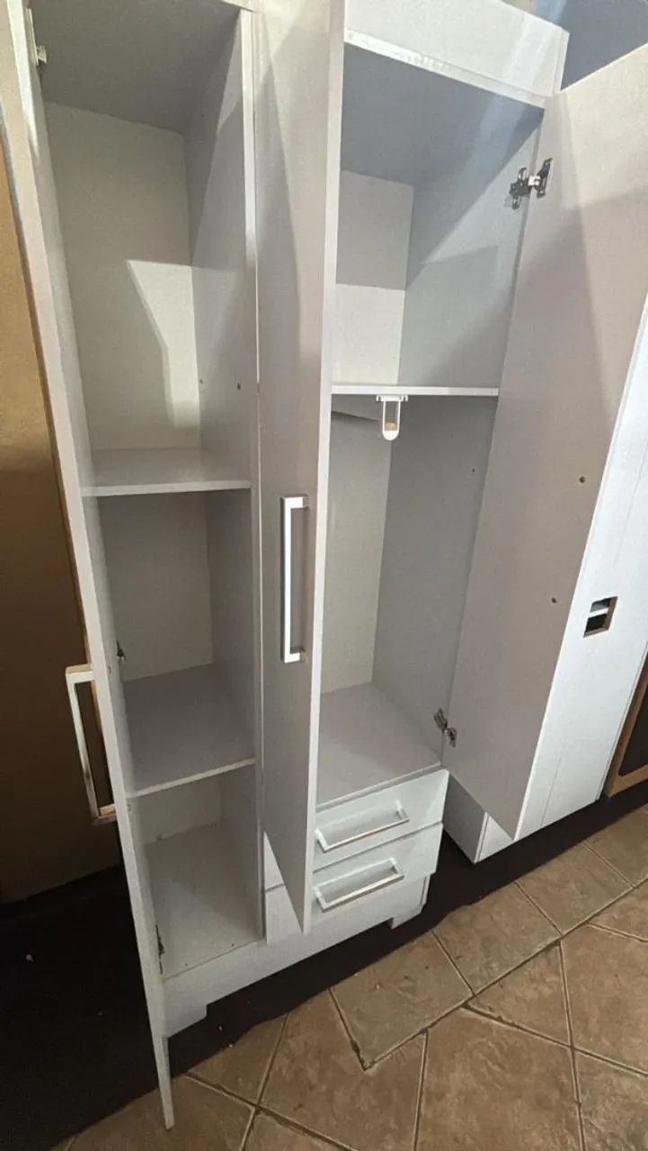 Promoção guarda roupa de 3 portas branco - Foto 2