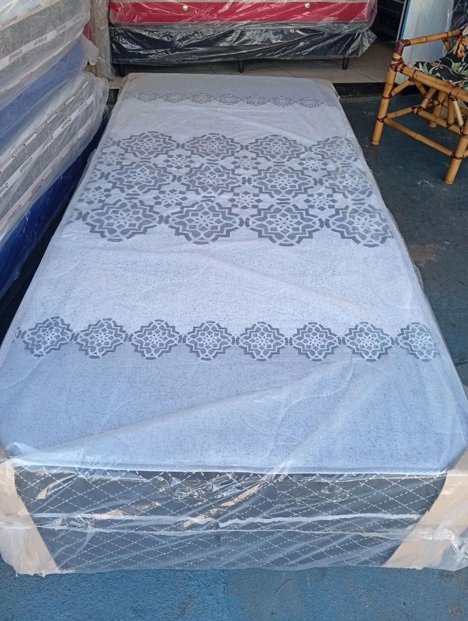  Cama box com Colchão acoplada de solteiro novo, embalado