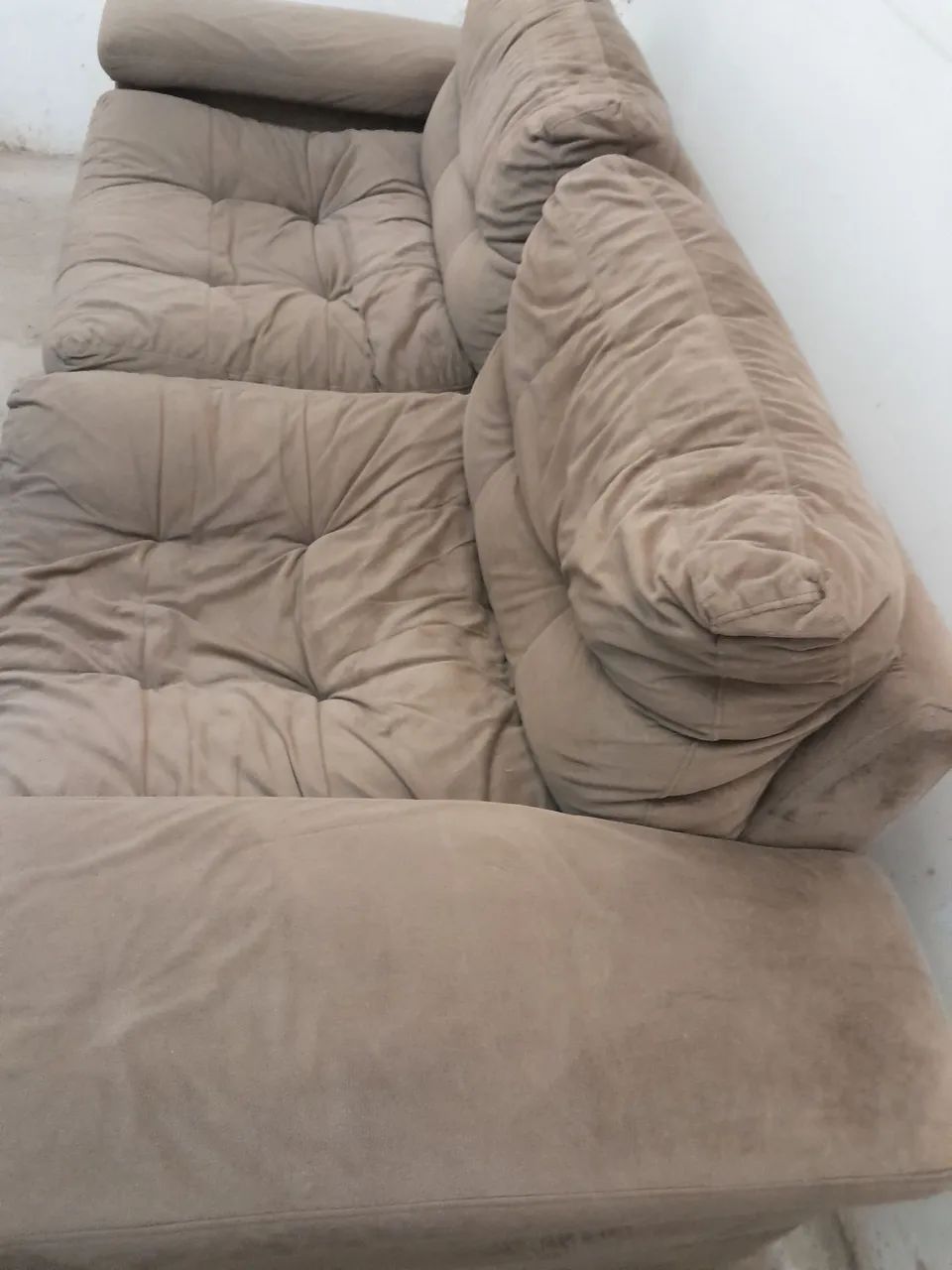 Sofá dois lugares semi novo, com sinais de uso. - Foto 2