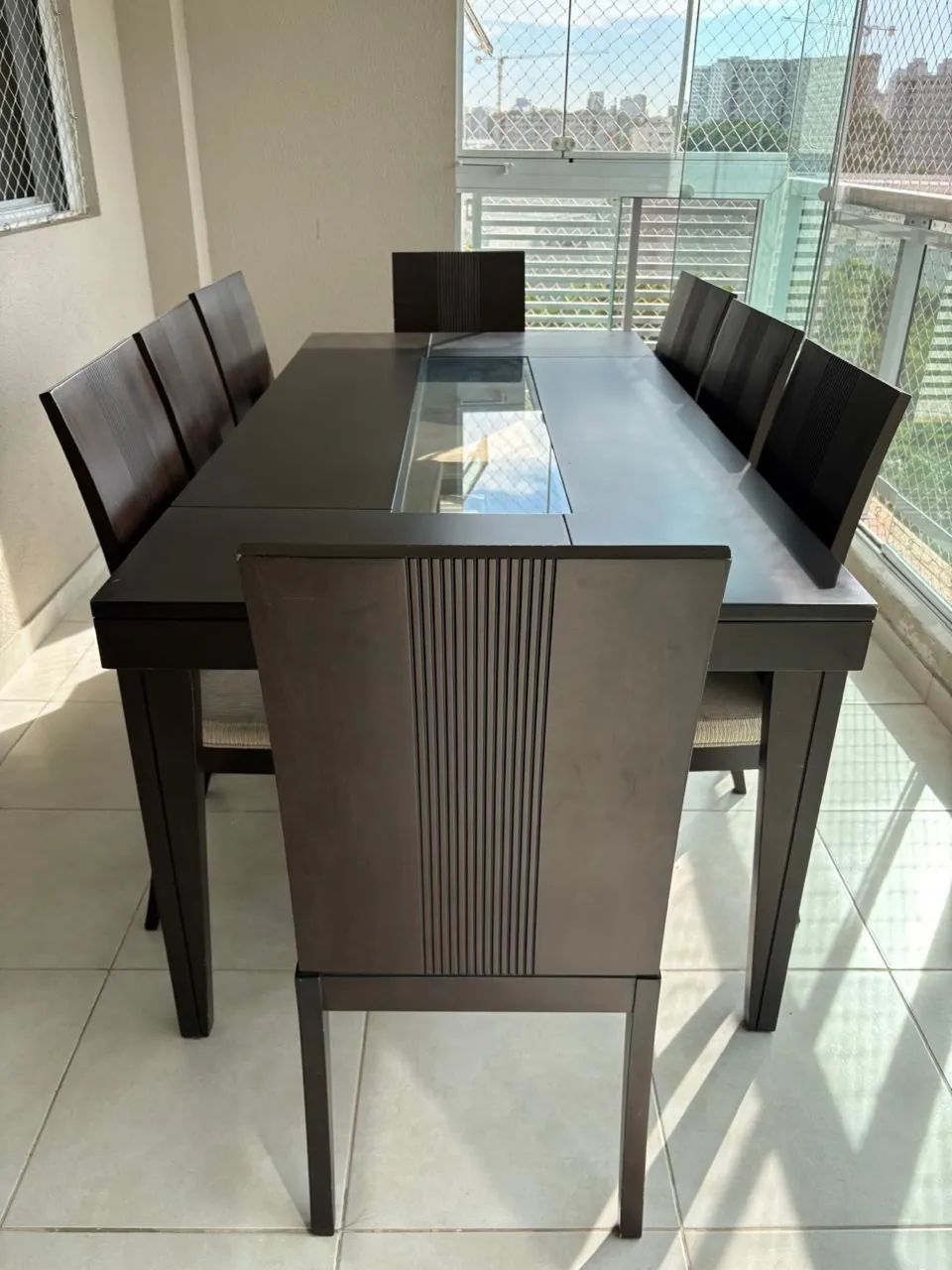 Mesa de Madeira com Tampo de Vidro de 8 Lugares - Foto 3
