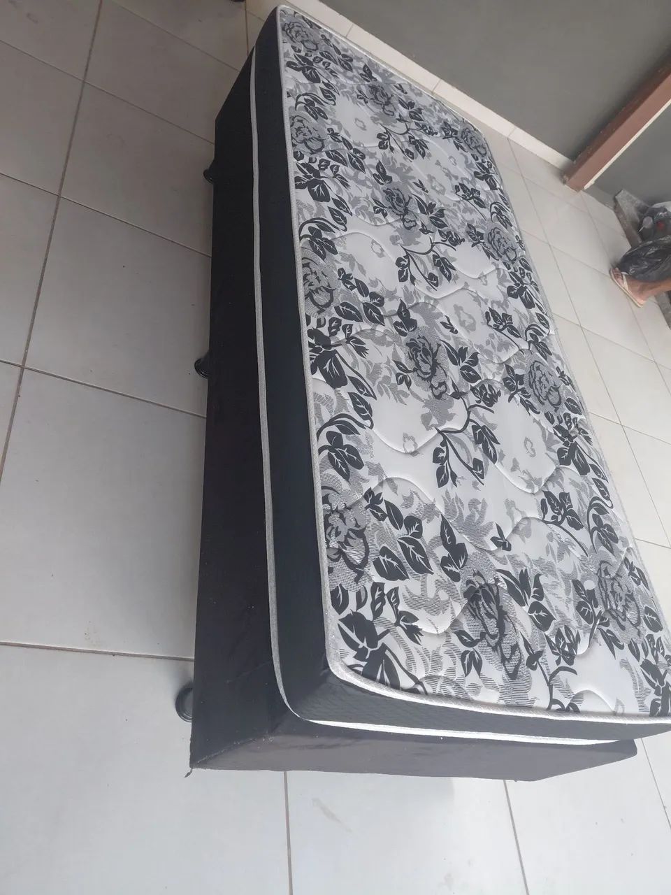 Cama box solteiro com colchão d-33 semi novo - Foto 3