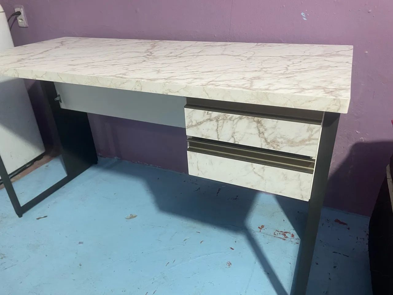 Mesa de escritório marmorizada