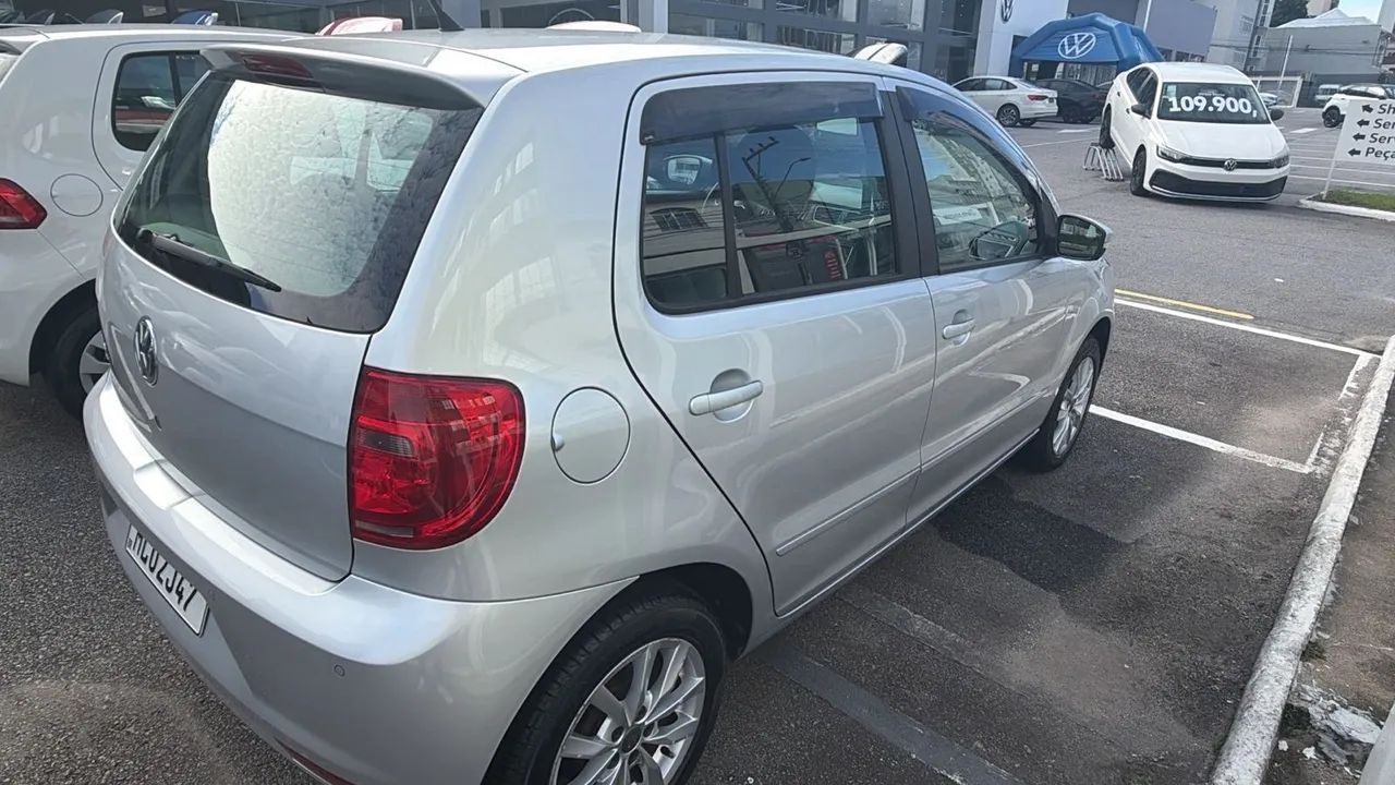 Volkswagen Fox 1.0 MI Total Flex 8V 5P 2014 - Foto 4