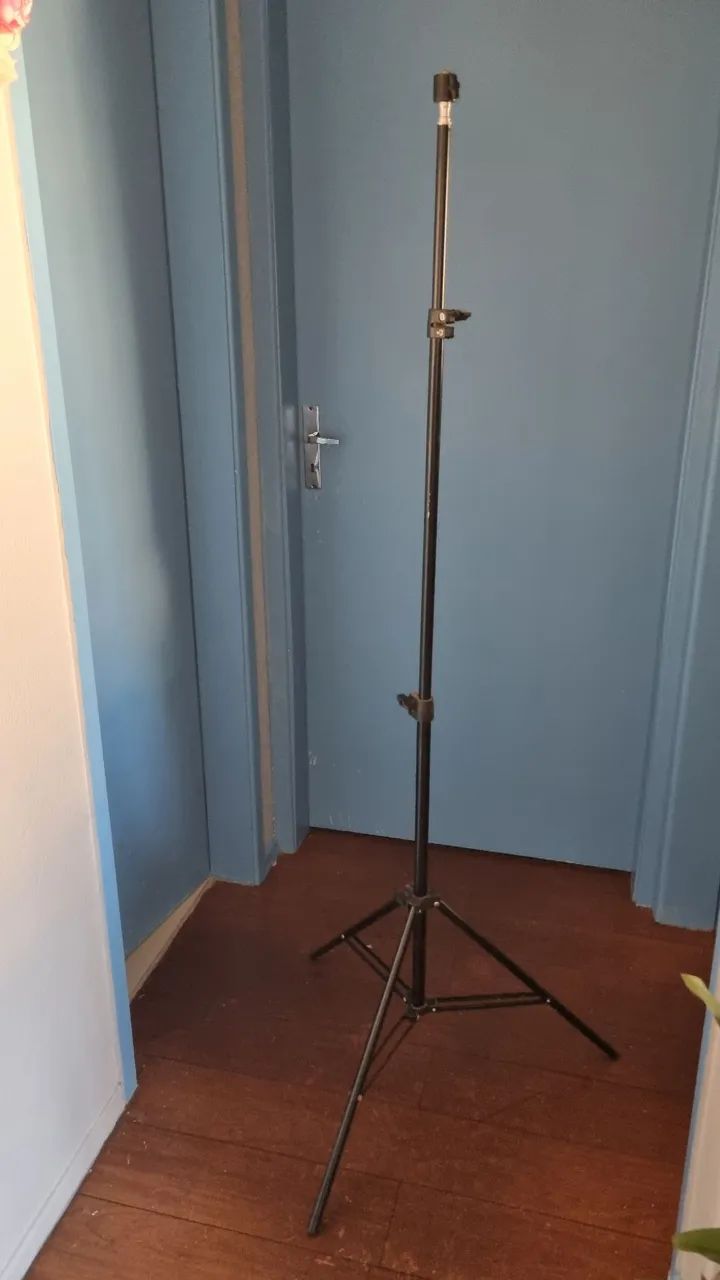 Tripé Profissional para Iluminação - Regulável e Resistente