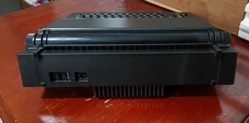 máquina de escrever olivetti praxis 20 na caixa - Foto 4