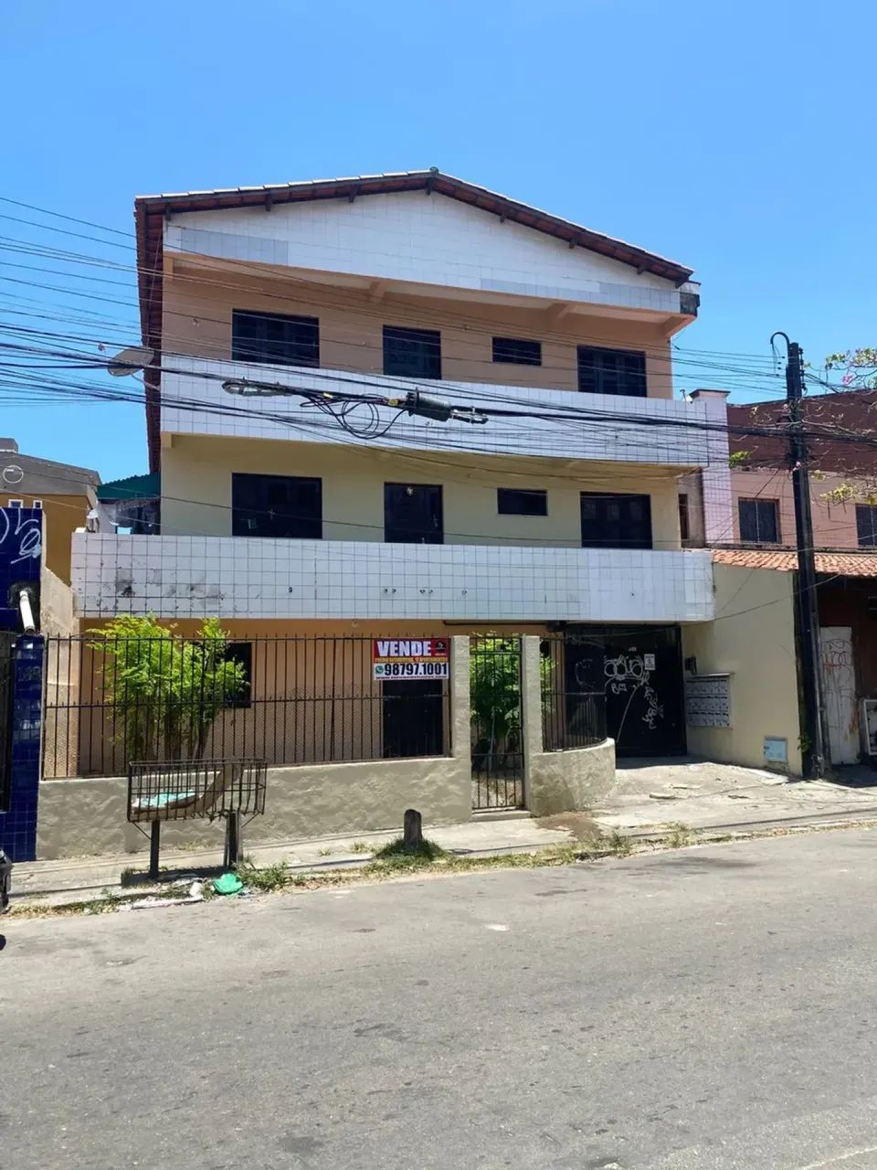 Prédio Residencial, Montese, 17 Aptos, 1 e 2 Qtos e Garagem, Próx. Av. Prof. Gomes de Mato