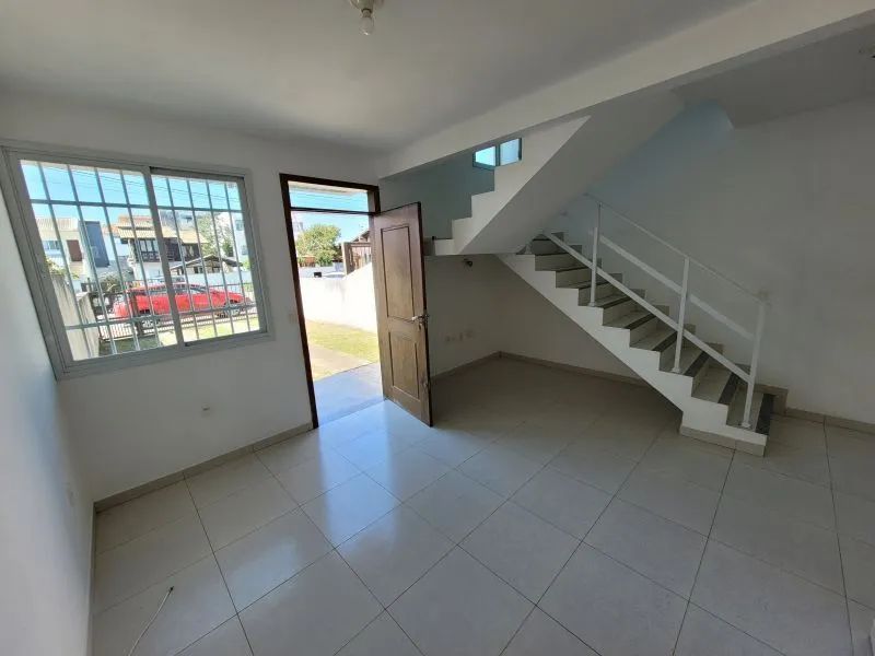 Aluguel - Sobrado geminado com 2 demi-suítes. - Foto 2