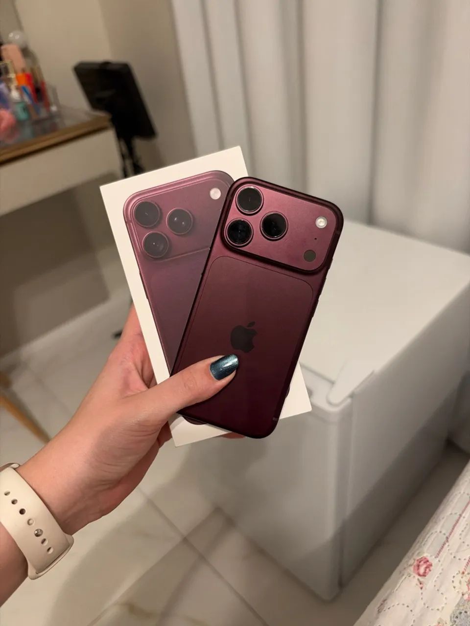 iPhone 18 pro bordô