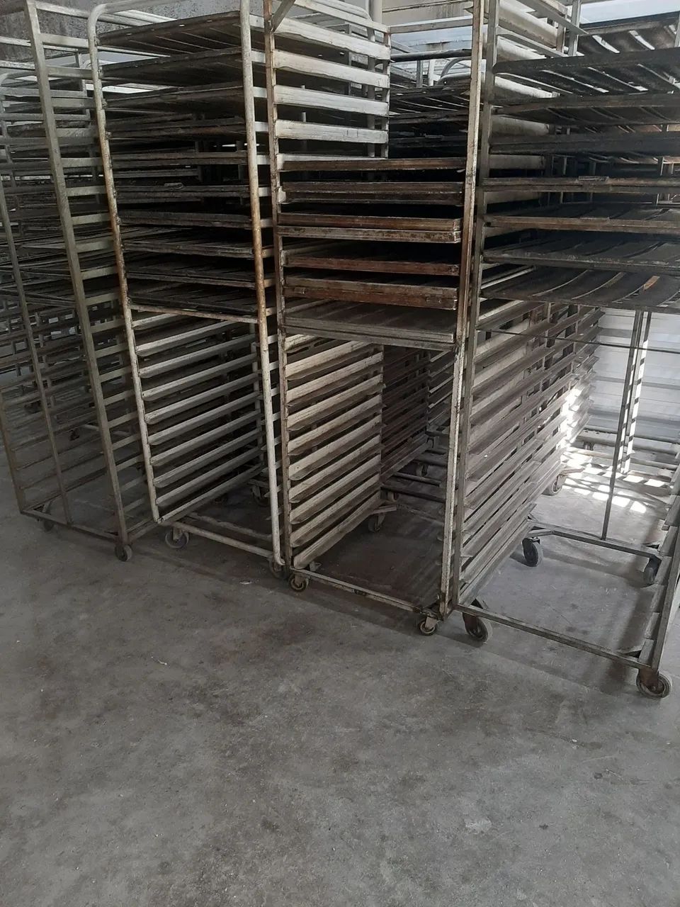 Vendo assadeiras de pao e carrinhos - Foto 2