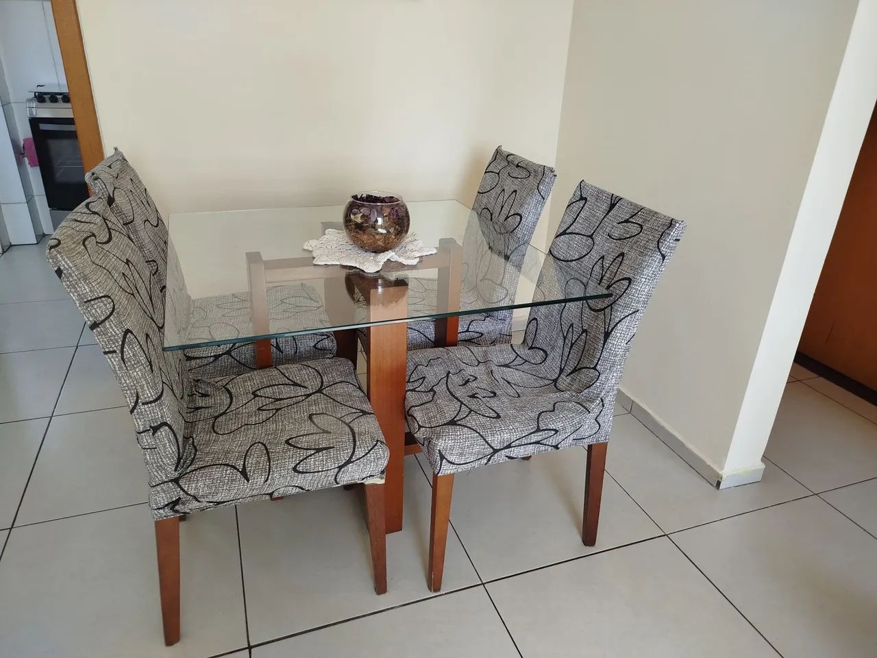 Conjunto de Mesa com cadeiras - Foto 2