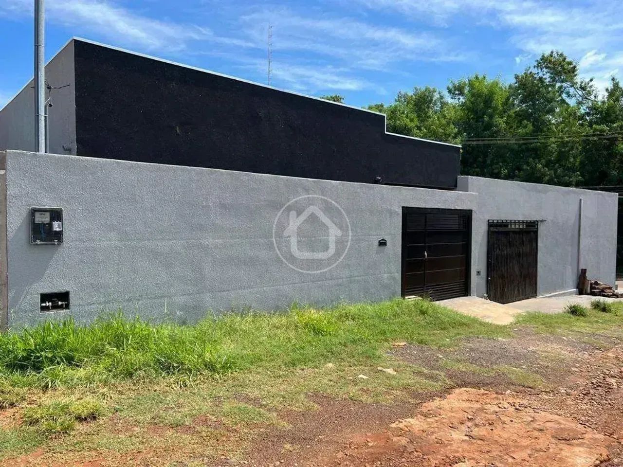 CASA TERREA DE ESQUINA COM APTIDAO COMERCIAL