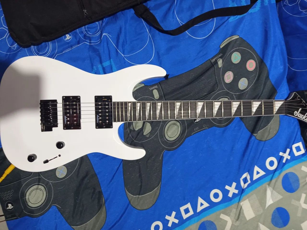 Guitarra Jackson JS22 pouco usada