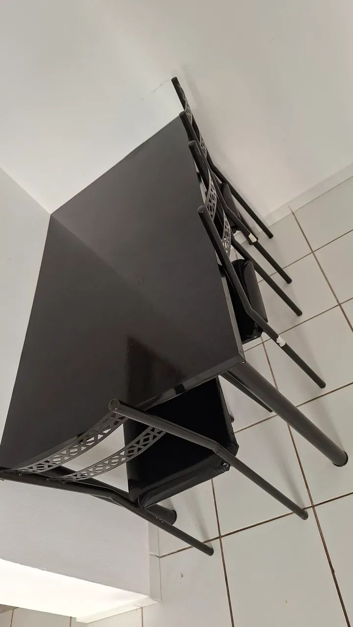 Mesa de jantar retangular - preta