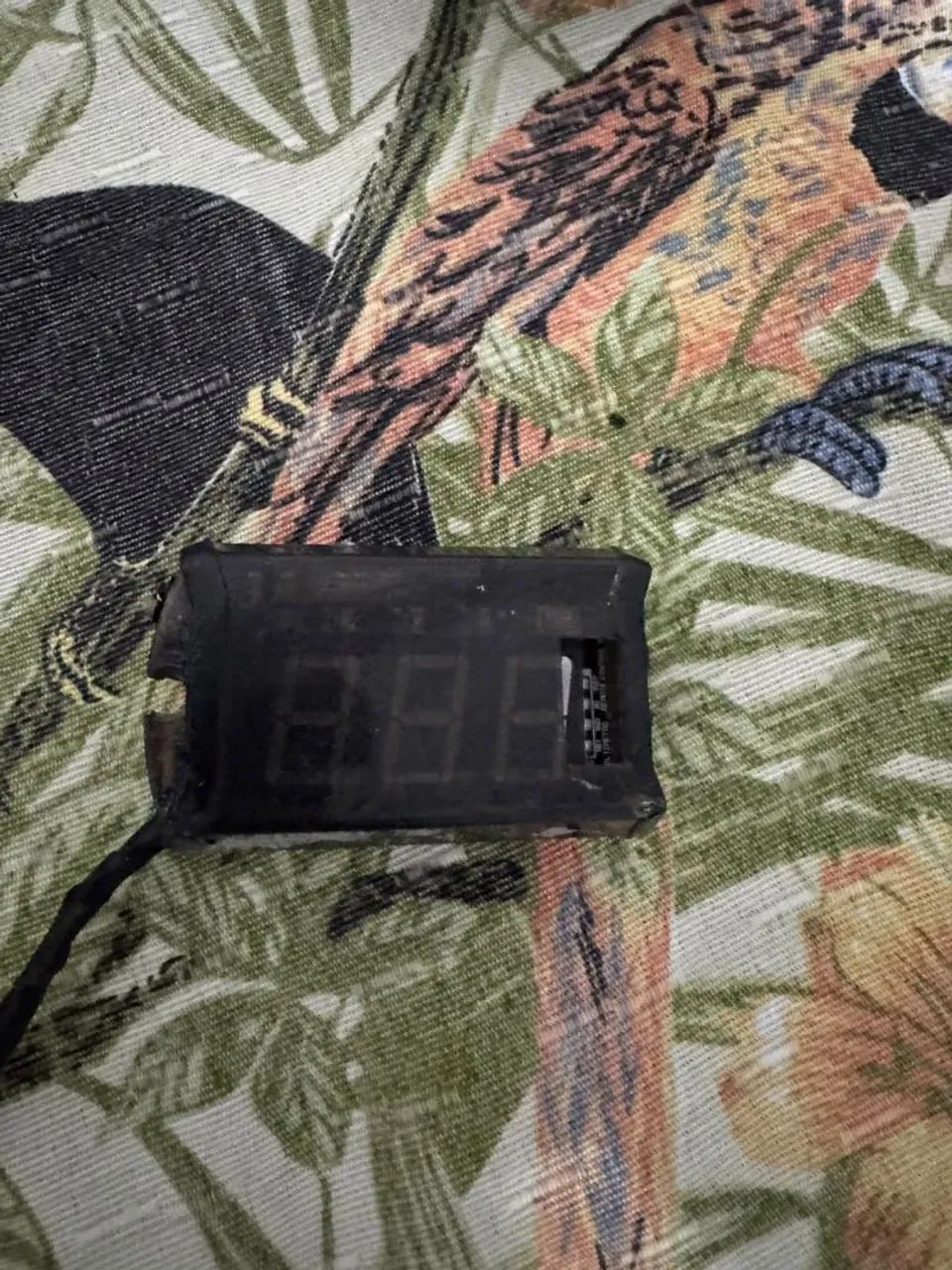 Vendo voltímetro e cabo RCA e y - Foto 2
