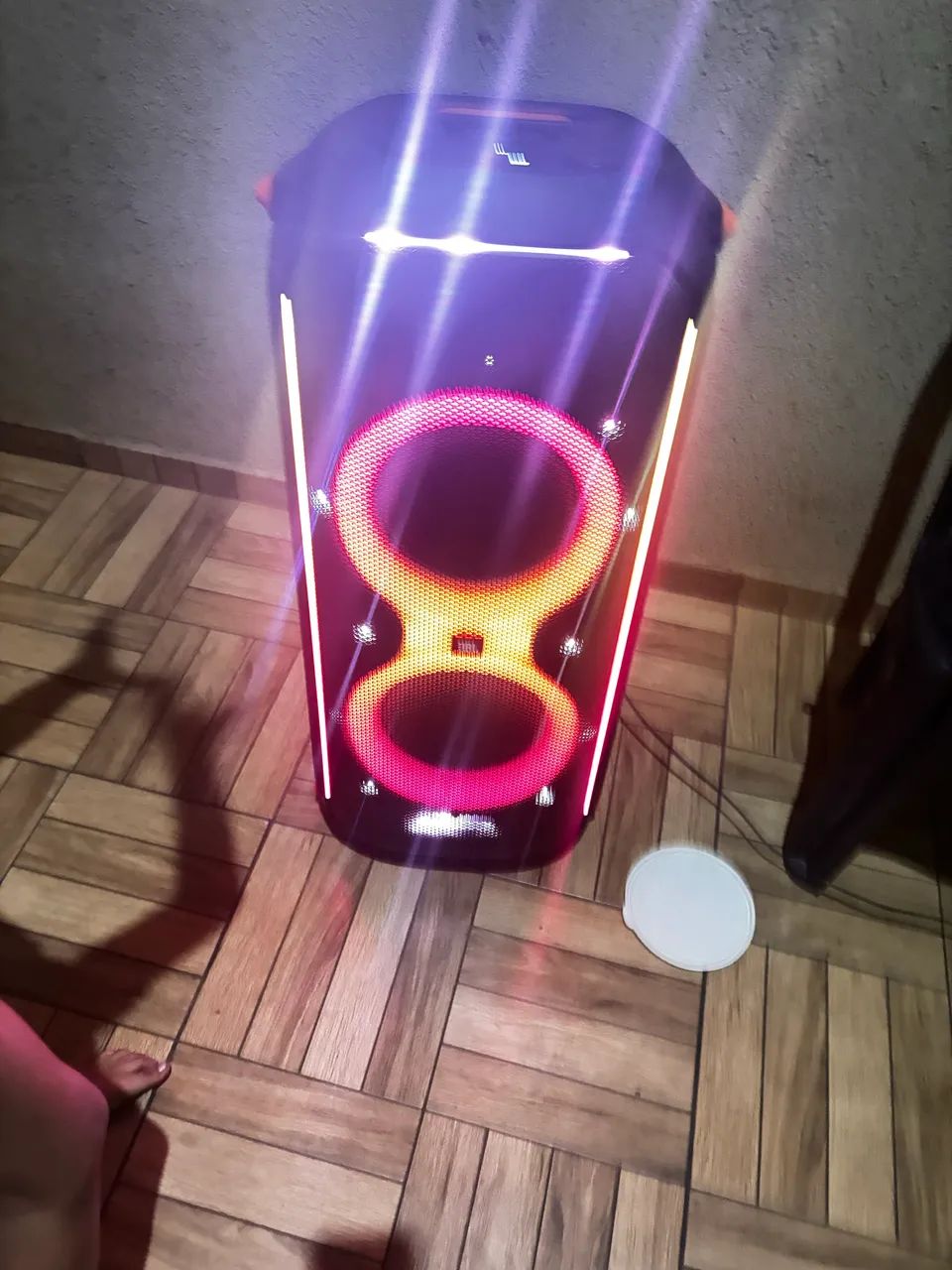 Caixa JBL 710