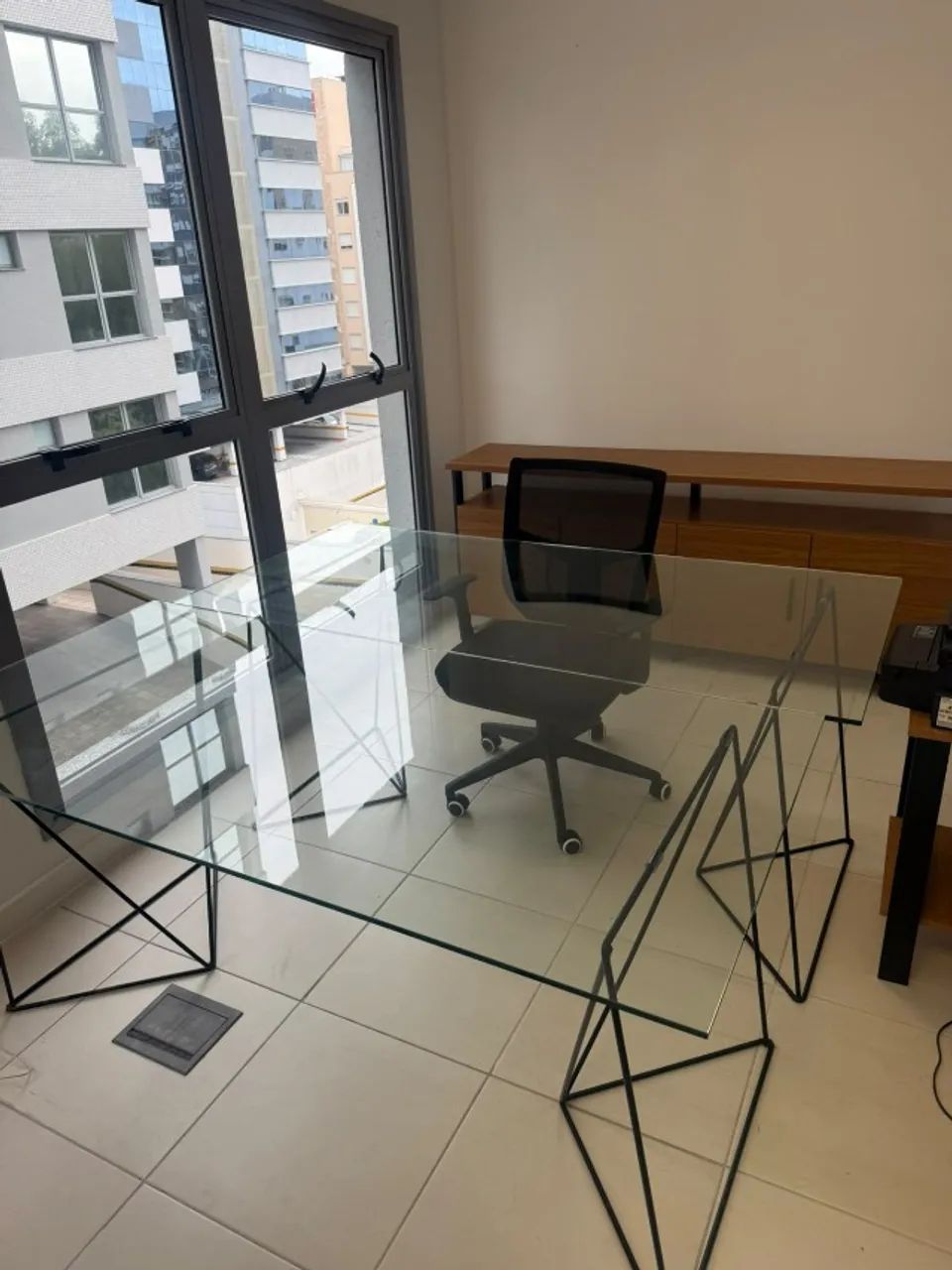 Mesa de escritório de vidro - Foto 2