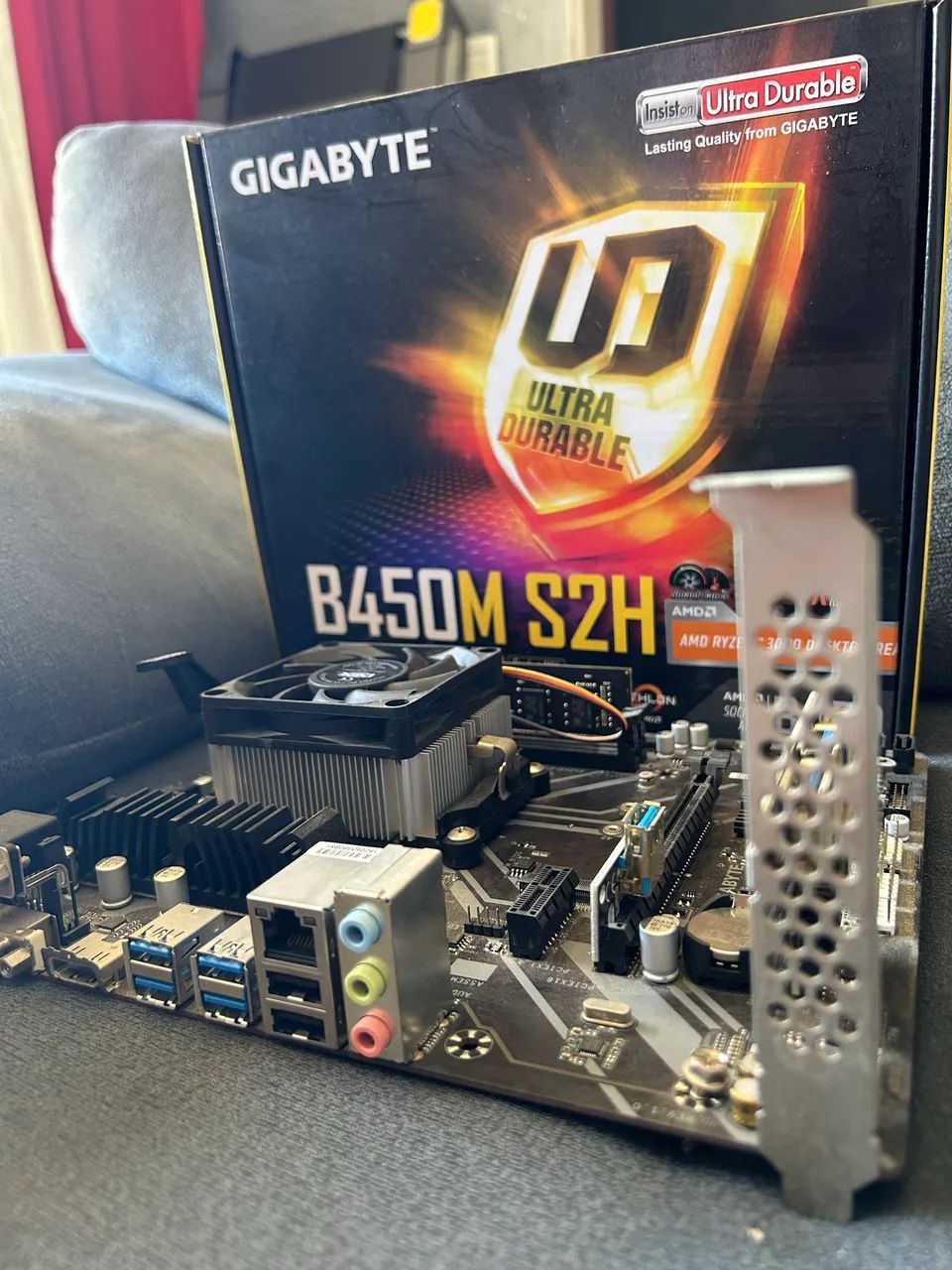 Placa-Mãe Gigabyte B450M S2H