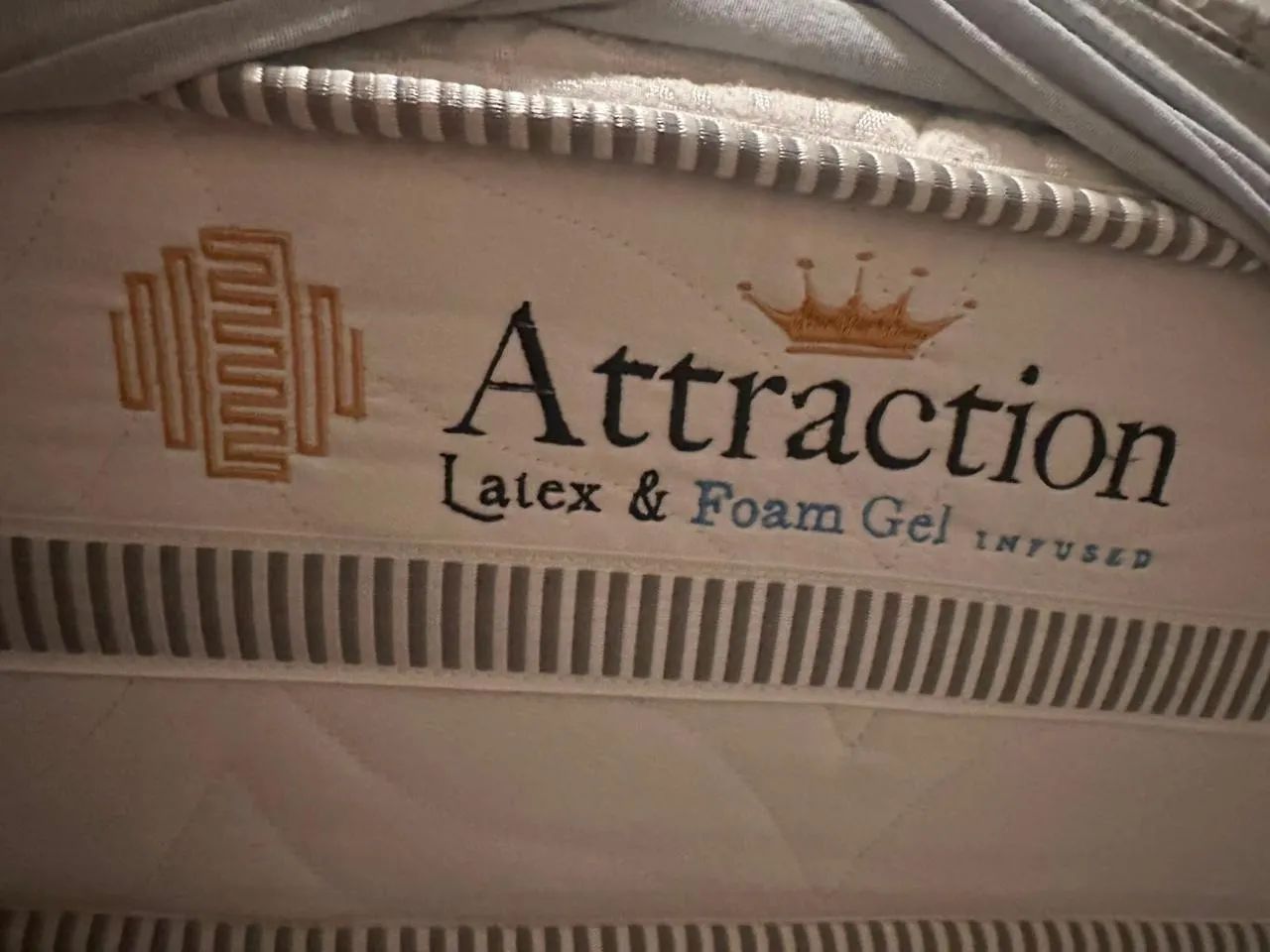 Cama baú King size com colchão e criados-mudos - Foto 2