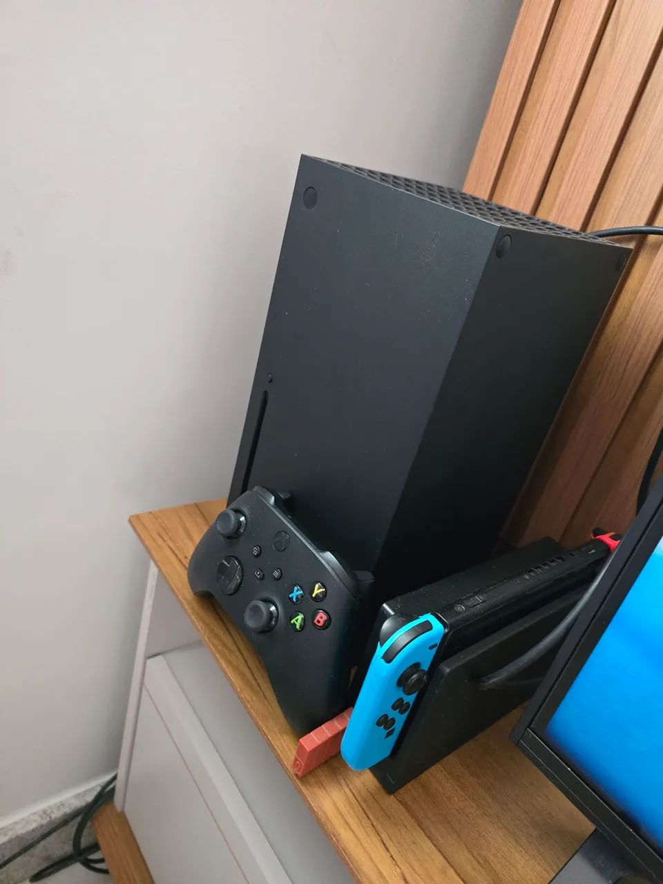 XBOX series X com caixa 2 controles e jogos - Foto 5