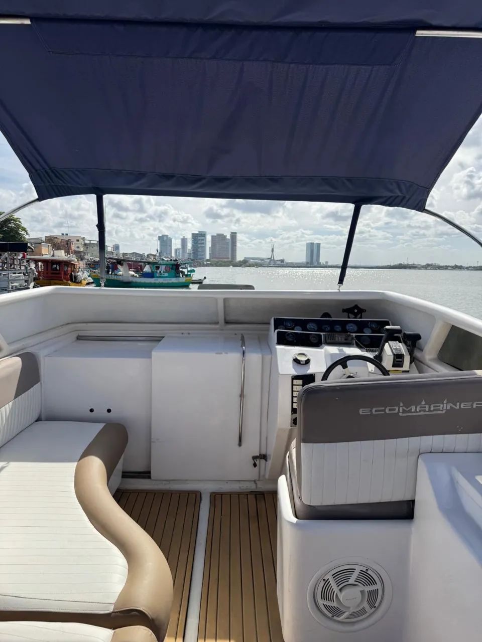 Lancha Bullet 39? com 02 motores Volvo KAD42 - Foto 3