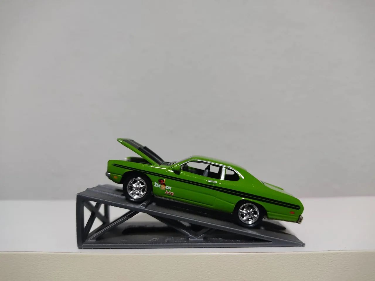 LOTE COM DUAS MINIATURAS DODGE DEMON - Hobbies e coleções - Centro
