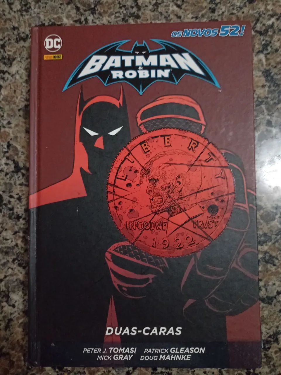 HQ BATMAN E ROBIN: DUAS CARAS