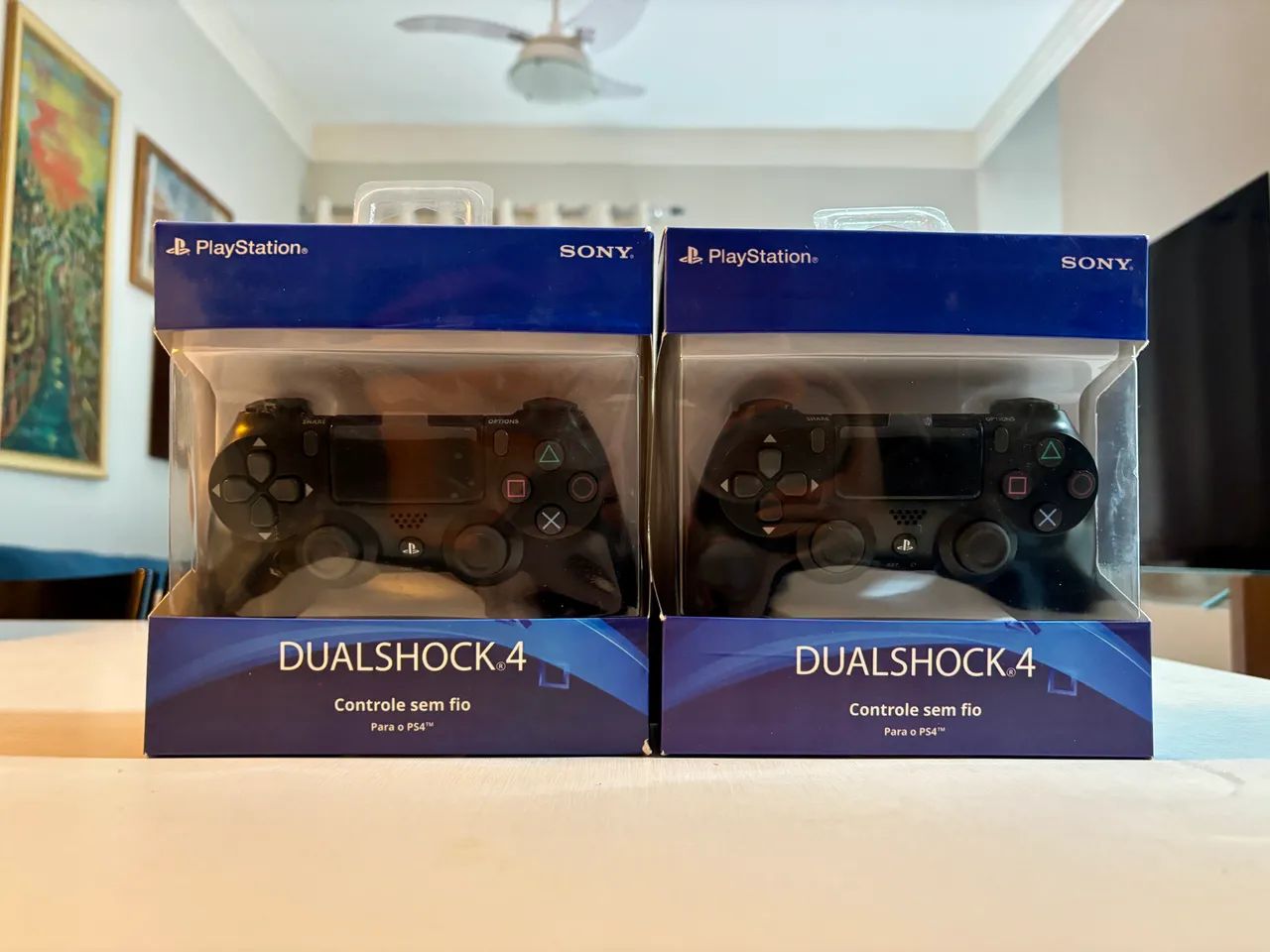 PS4 PRO impecável + 2 controles NOVOS - Foto 2