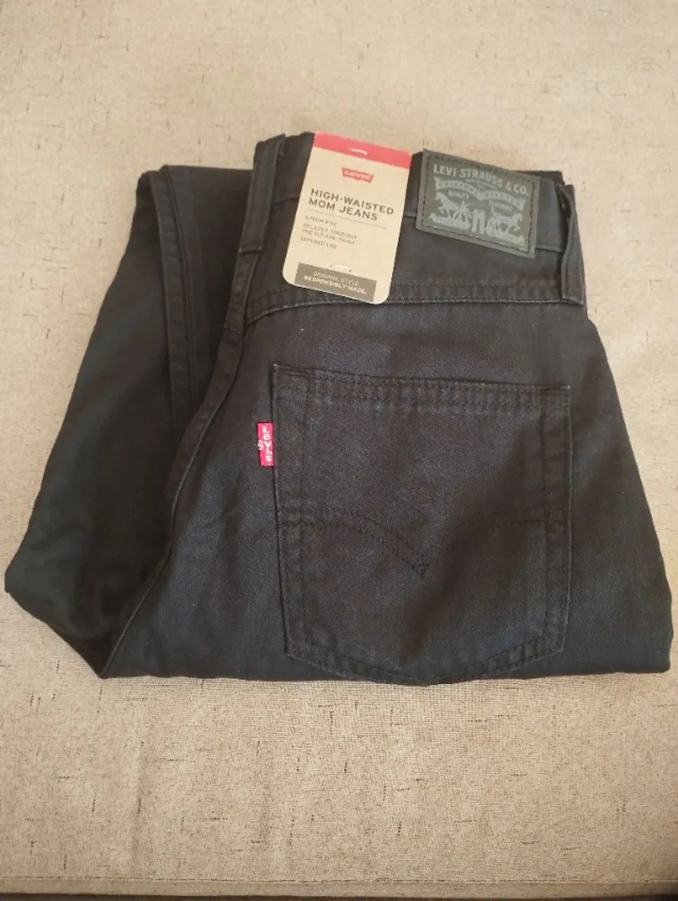 Calça Levis High Waisted Mom Jeans  - Foto 2