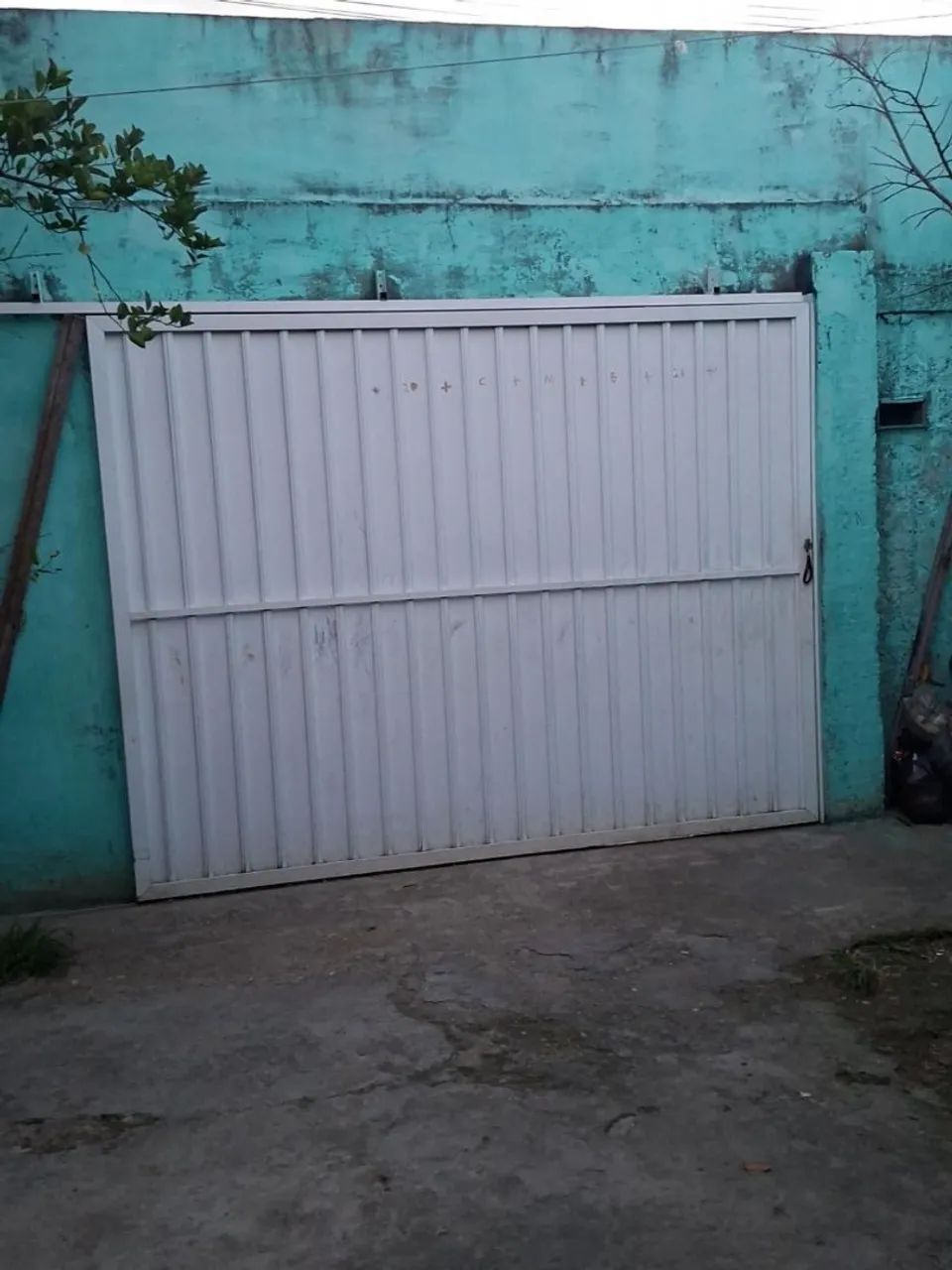 Portão de alumínio branco 