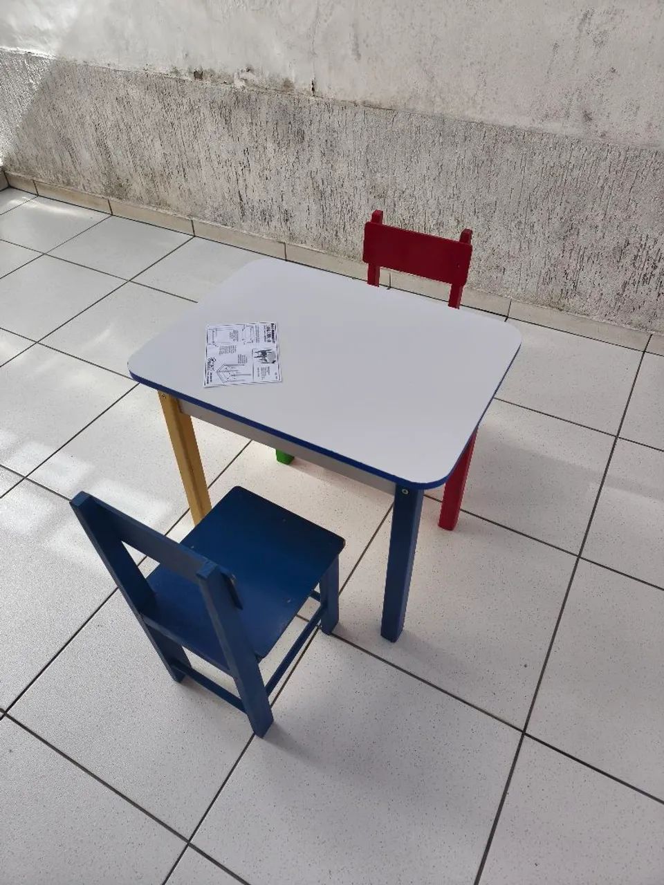 Mesa e cadeiras infantil MDF/madeira  - Foto 2