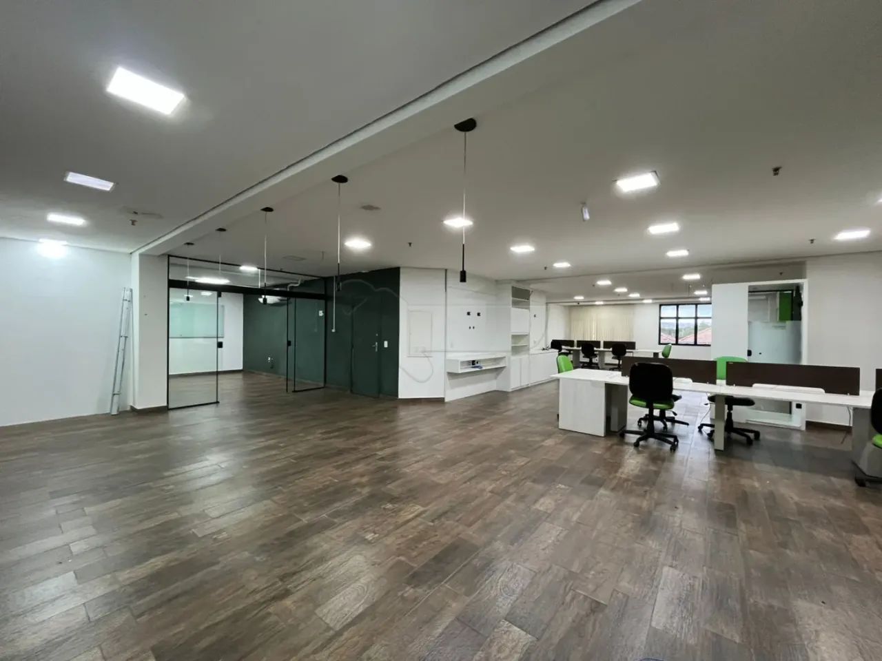 Loja/SobreLoja Comercial com 05 Banheiros, Climatizada localizada no Centro - Limeira/SP - Foto 3