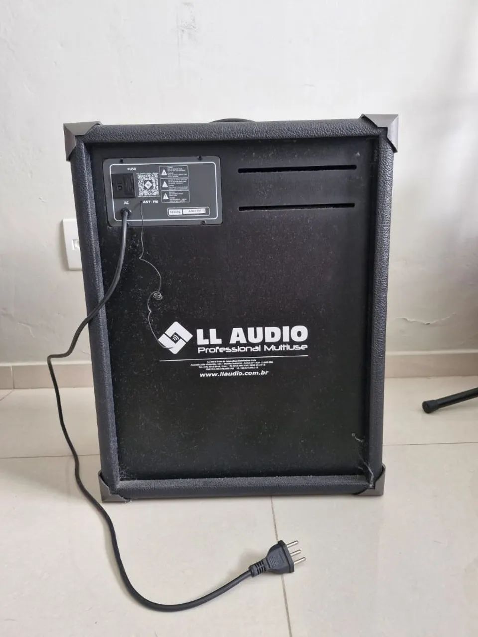 Vendo uma caixa de som profissional com fio - Foto 2